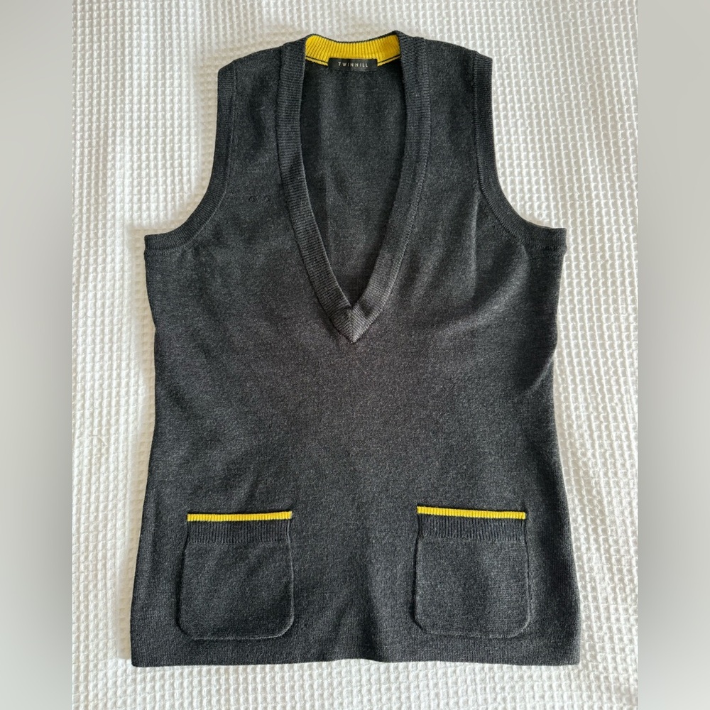 Gray Sleeveless V-Neck Cotton Sweater Vest with Pockets & Yellow Accents (S-M)
